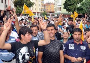 Başbakan Antalya da konuşurken Alanya da 12 PKK lı için saygı duruşu yapıldı